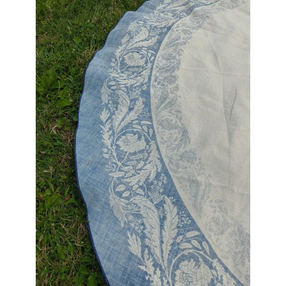 Vintage 1990-Y2K Round Linen Tablecloth 67.5